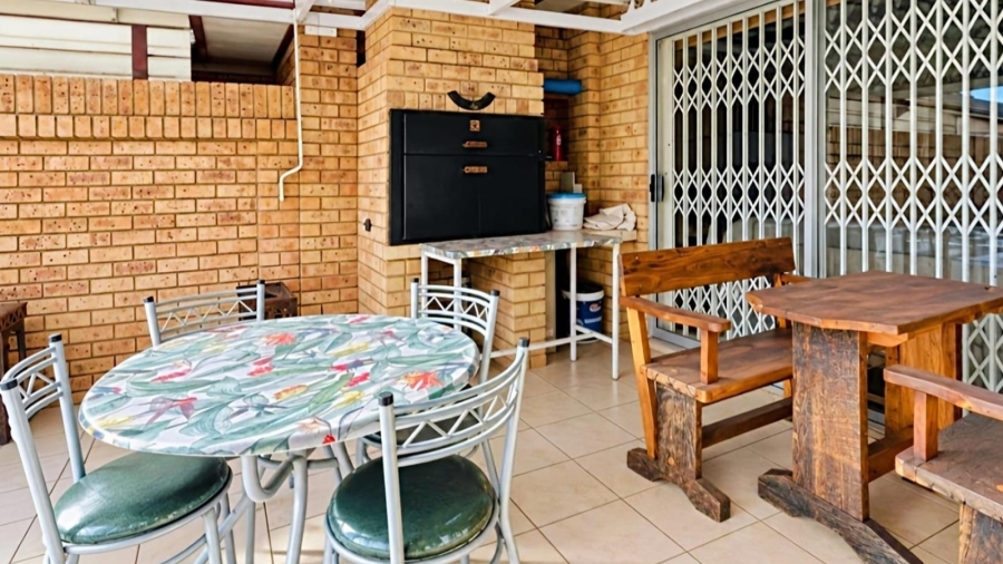 3 Bedroom Property for Sale in Van Der Hoff Park North West